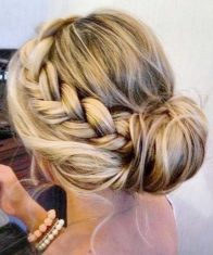 Hướng dẫn bạn gái 5 cách búi tóc đơn giản ĐẸP MÊ MẨN