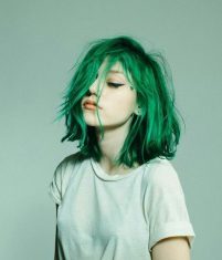 Nhuộm tóc màu xanh rêu - những lựa chọn tuyệt vời nhất