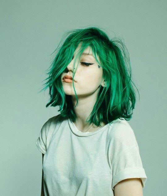 Nhuộm tóc màu xanh rêu – những lựa chọn tuyệt vời nhất